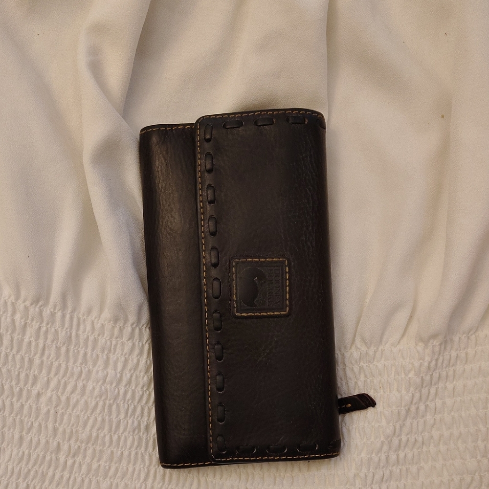 Dooney And Bourke Black Leather Wallet